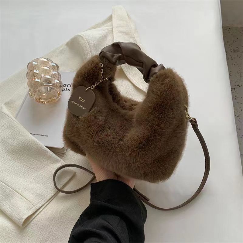 High-end plush handbag for women, new fashion autumn and winter style, versatile and unique chain crossbody bag.