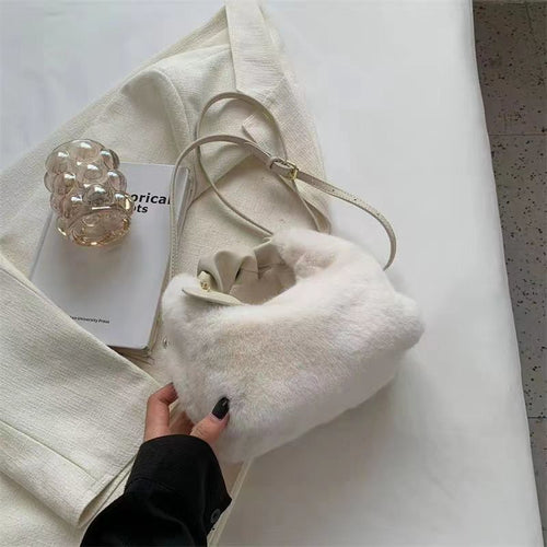High-end plush handbag for women, new fashion autumn and winter style, versatile and unique chain crossbody bag.