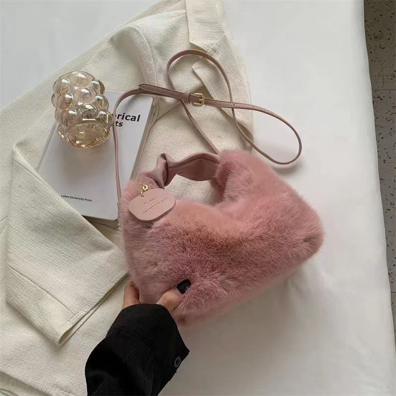 High-end plush handbag for women, new fashion autumn and winter style, versatile and unique chain crossbody bag.