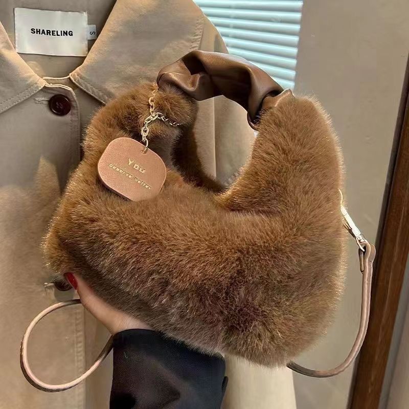 High-end plush handbag for women, new fashion autumn and winter style, versatile and unique chain crossbody bag.